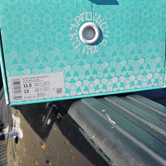 RARE NIKE CRYPTO BRAND NEW - Picture 2 of 3